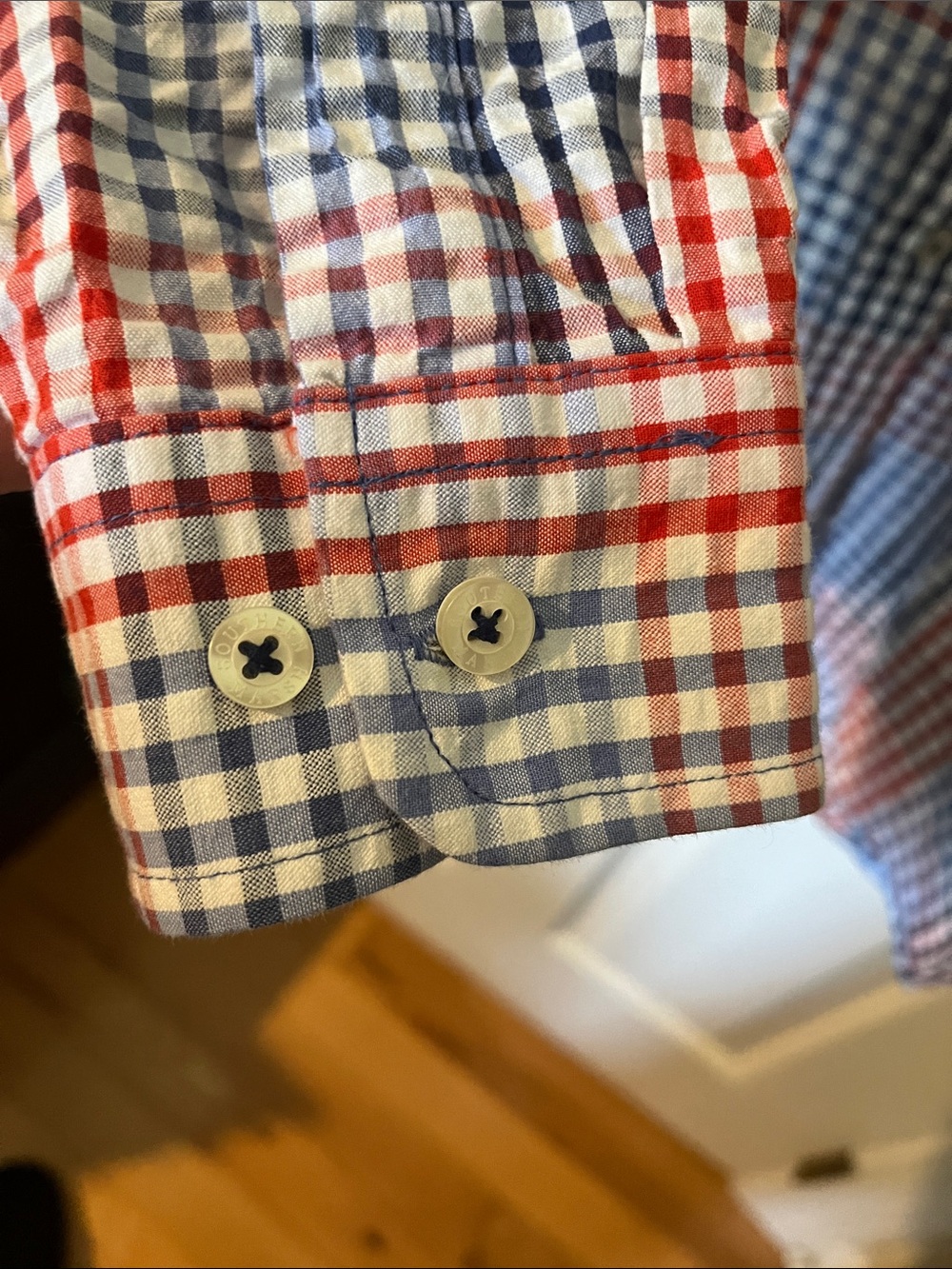 Vineyard Vines Men’s Medium Red White Blue Gingham Plaid Button Down Shirt - Picture 3 of 5